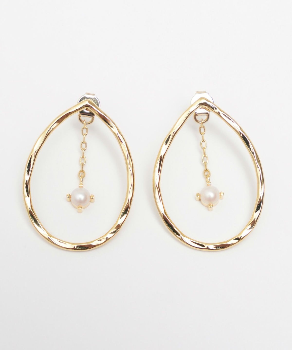 ドロップ シェイプド スノー ピアス Drop Shaped Snow Pierce 真鍮 チタンポスト プラパール しずく型 ホリデーシーズン ドロップ シェイプド スノー ピアス Drop Shaped Snow Pierce （Liala）