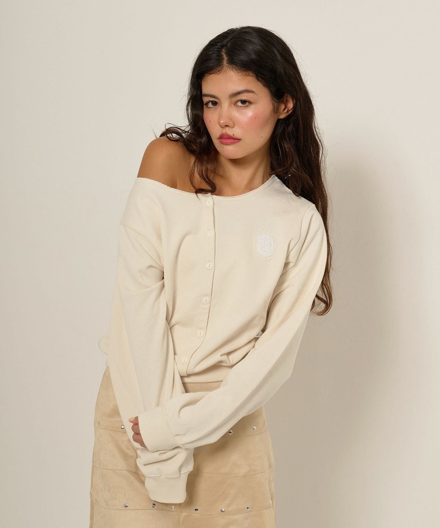 SUMMER SALE ワッペン付き オフショルスウェット TINA：JOJUN 全2色