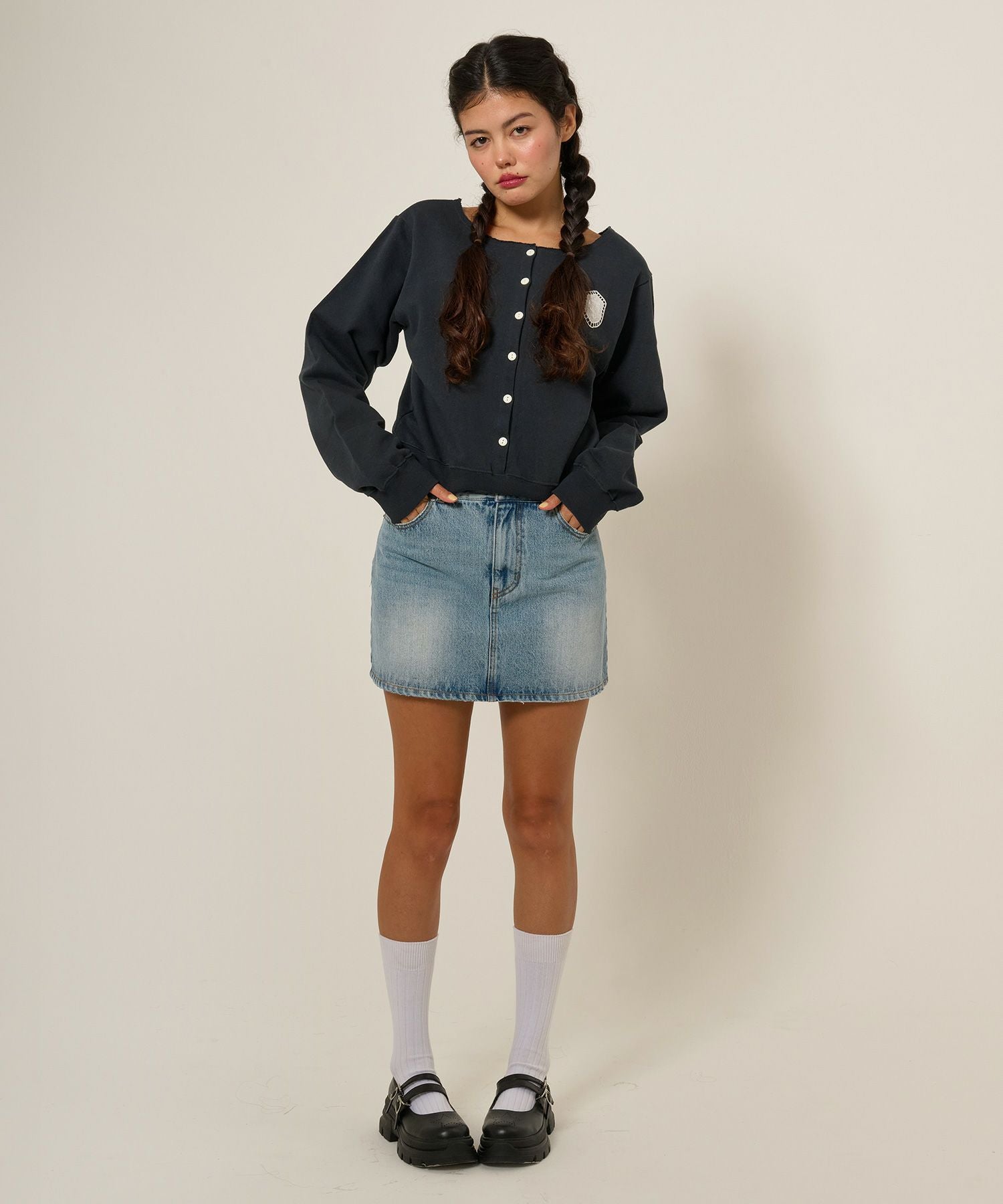 FINAL SALE ワッペン付き オフショルスウェット TINA：JOJUN 全2色