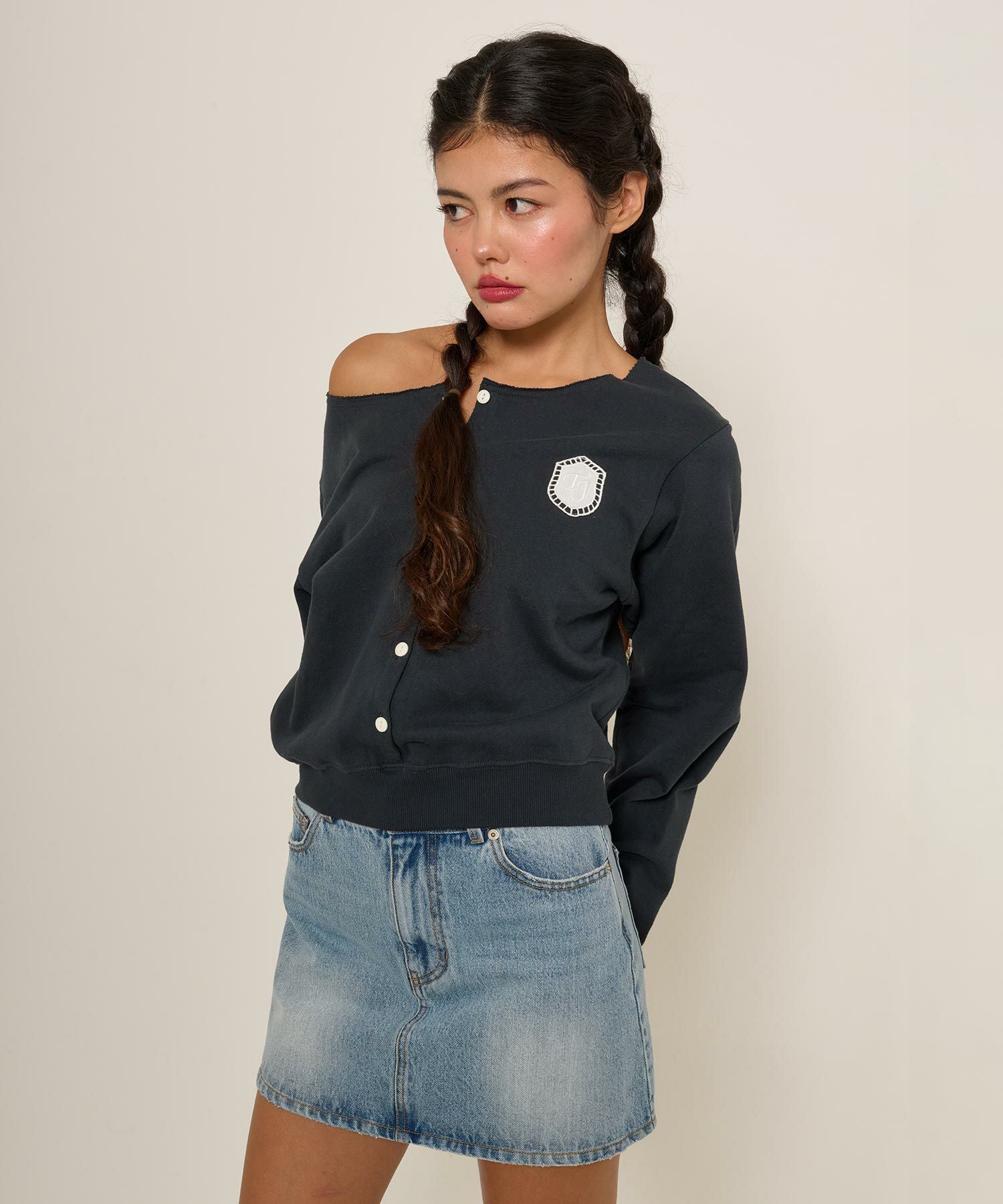 SUMMER SALE ワッペン付き オフショルスウェット TINA：JOJUN 全2色