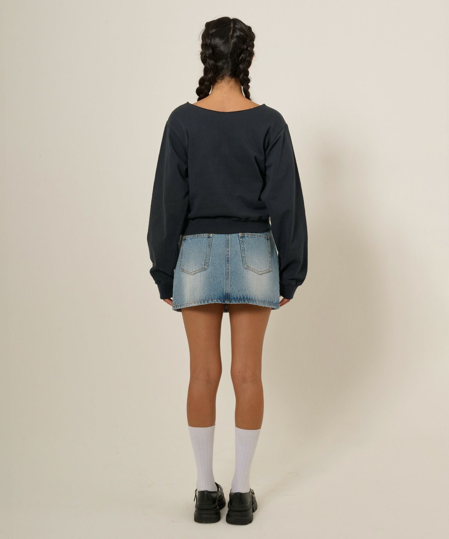 FINAL SALE ワッペン付き オフショルスウェット TINA：JOJUN 全2色