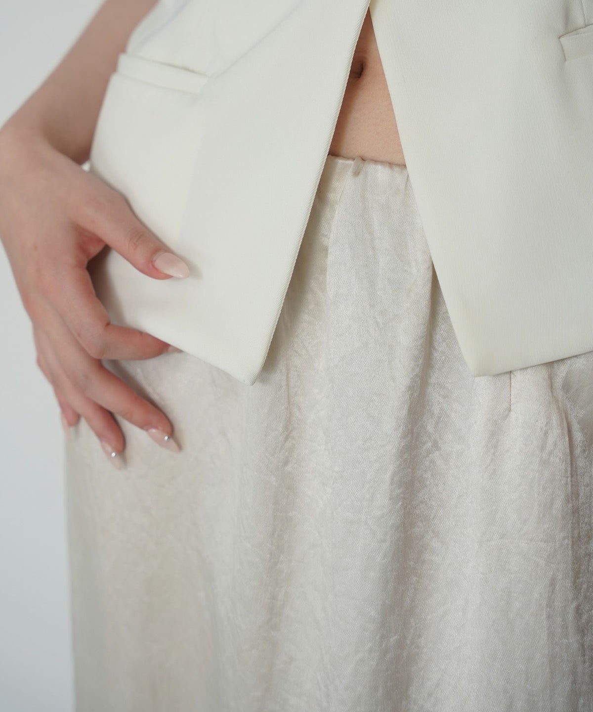 アセテート サテン スカート Iライン 光沢 アイボリー/ブラック/フリー/ロング丈