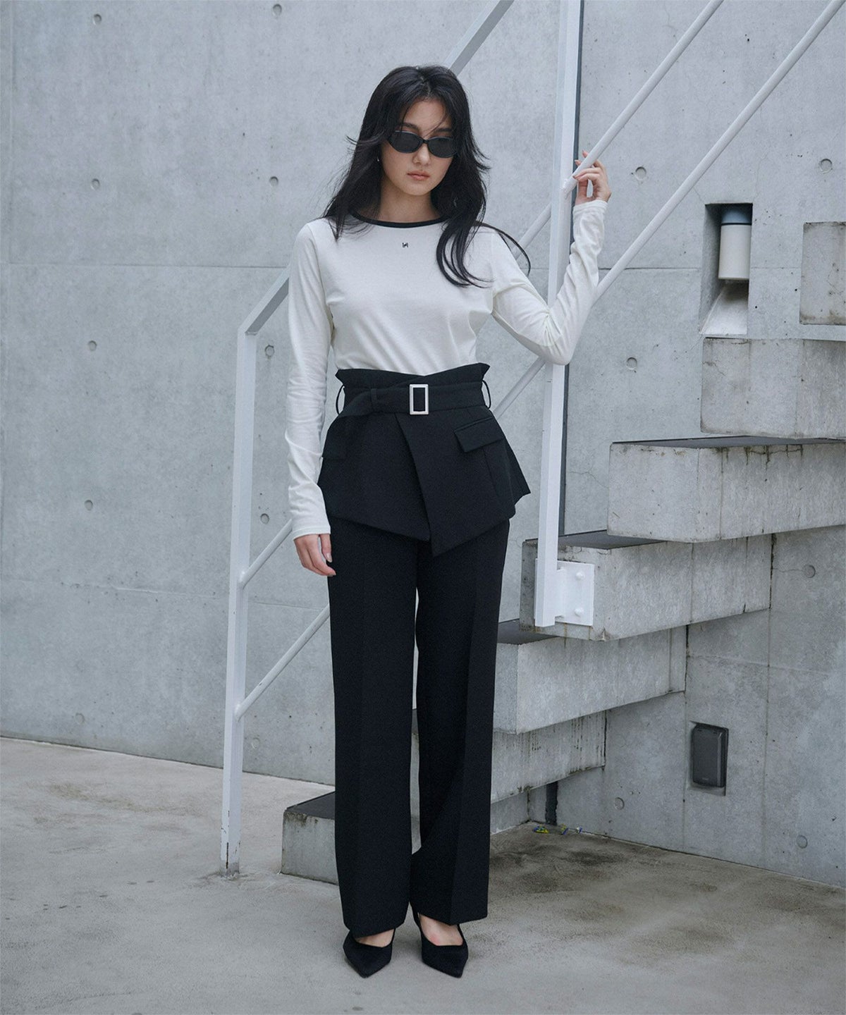 裾フレア セミワイドパンツ センタープレス 美脚 スラッシュポケット ホワイト/ブラック/S/M/ロング丈