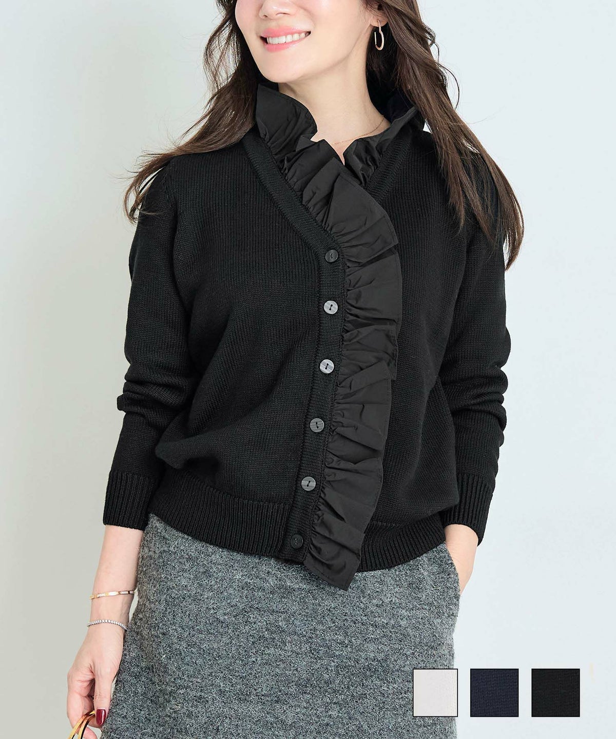 手洗い可 トップス レディース おしゃれ オフィス きれいめ 大人 ローゲージ 5G 長袖 白黒 ジョイントスペース フリル Vネック ニット カーディガン Liala×PG