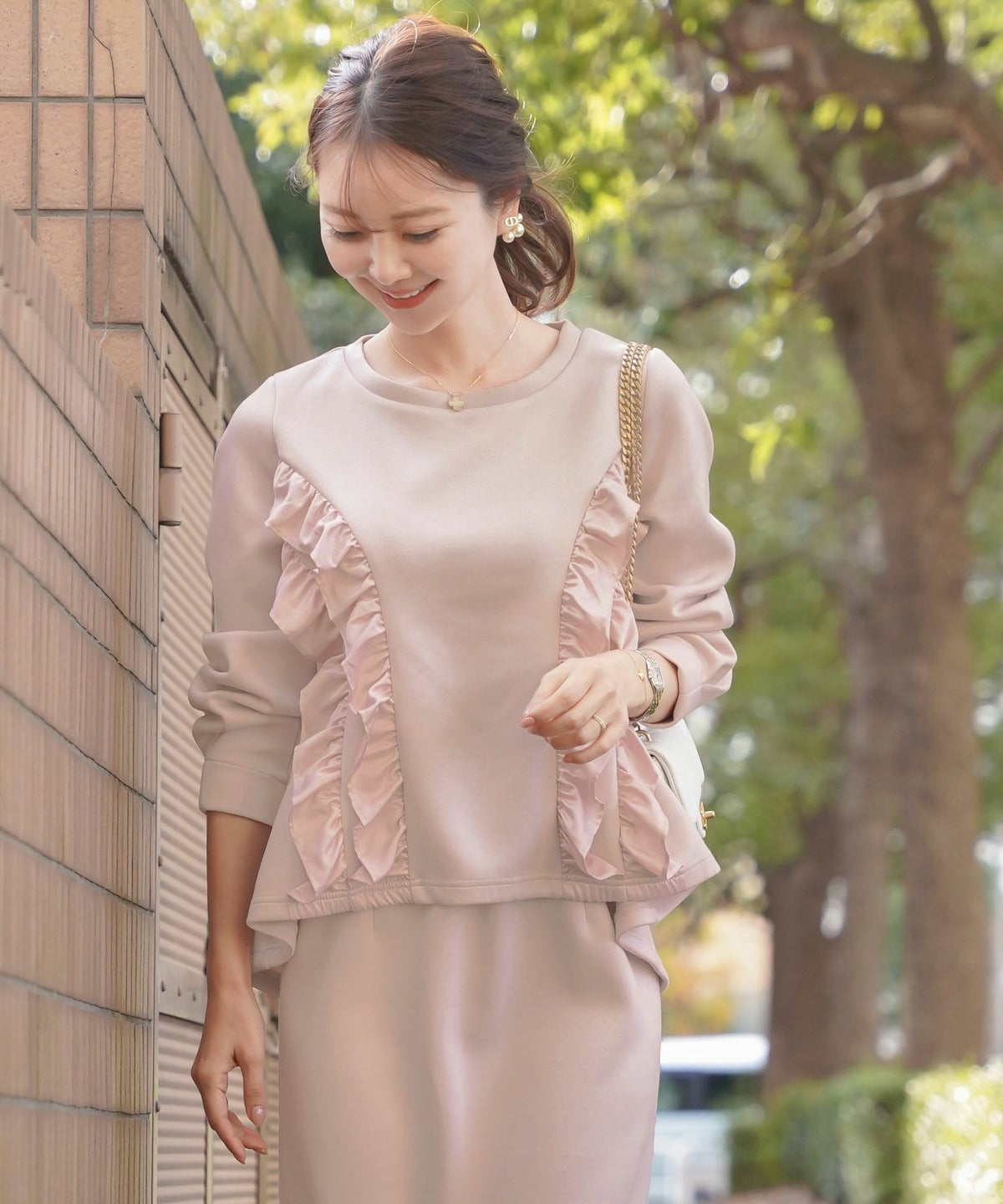 レディース/トップス/プルオーバー/カットソー/ダンボールニット/伸縮性/長袖/春/秋/冬/ワンマイル/旅行/運動会/お出かけ/オフィスカジュアル/きれいめ/動きやすい/フリル/上品/エレガント/カジュアル/フェミニン/アイボリー/ピンク/ネイビー