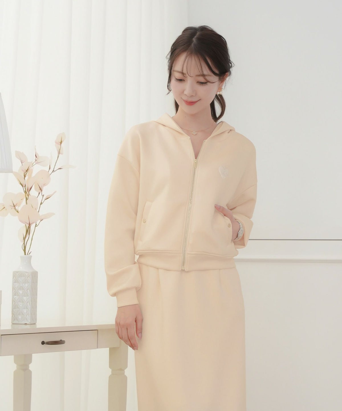 レディース/トップス/パーカー/カットソー/ダンボールニット/伸縮性/長袖/春/秋/冬/ワンマイル/旅行/運動会/お出かけ/オフィスカジュアル/エレガント/カジュアル/フェミニン/刺繍/ハート/ロゴ/アイボリー/ピンク/ネイビー/新色/ブラ