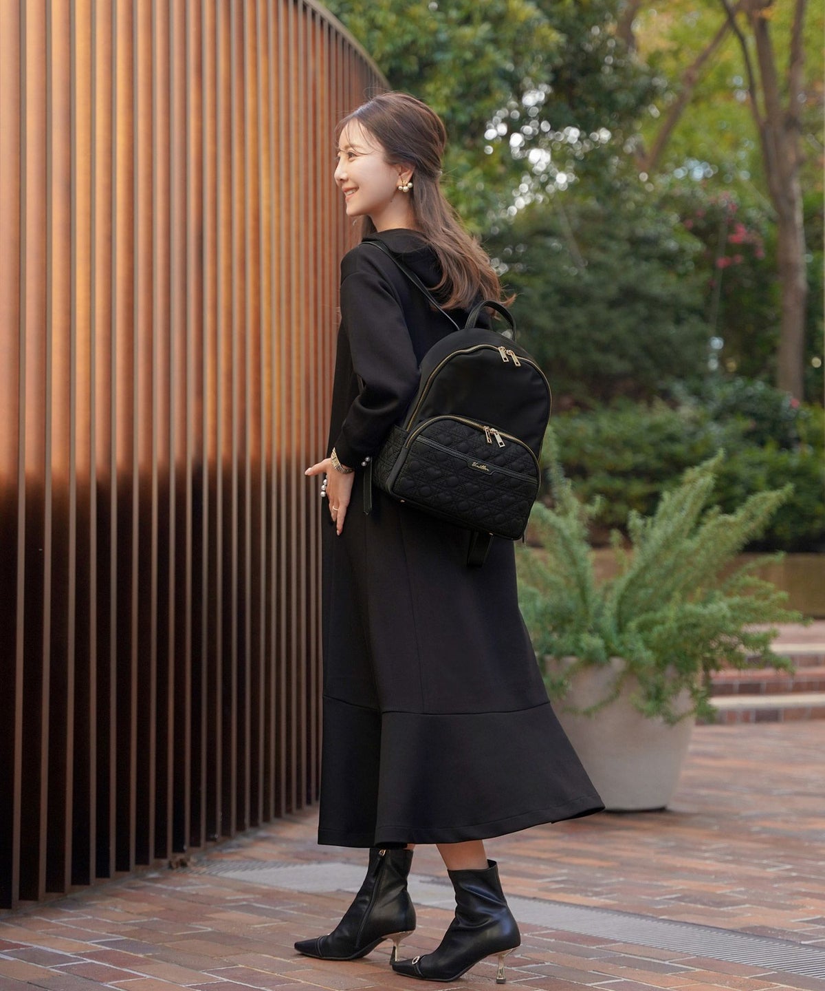 レディース/バッグ/リュック/リュックサック/マザーズ/防災/通勤/おでかけ/ママ/子連れ/おしゃれ/ハート/キルティング/かわいい/デザイン/仕事/大容量/旅行/多機能/ピンクベージュ/ブラック/汚れにくい/撥水/ナイロン/上品/フェミニン/大人