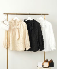 手洗い可 セットアップ対応可 ジャガード素材 フェミニン 春 上品 大人可愛い リボン エレガント きれいめ ジョイントスペース フリンジ ボウタイ ブラウス Liala×PG