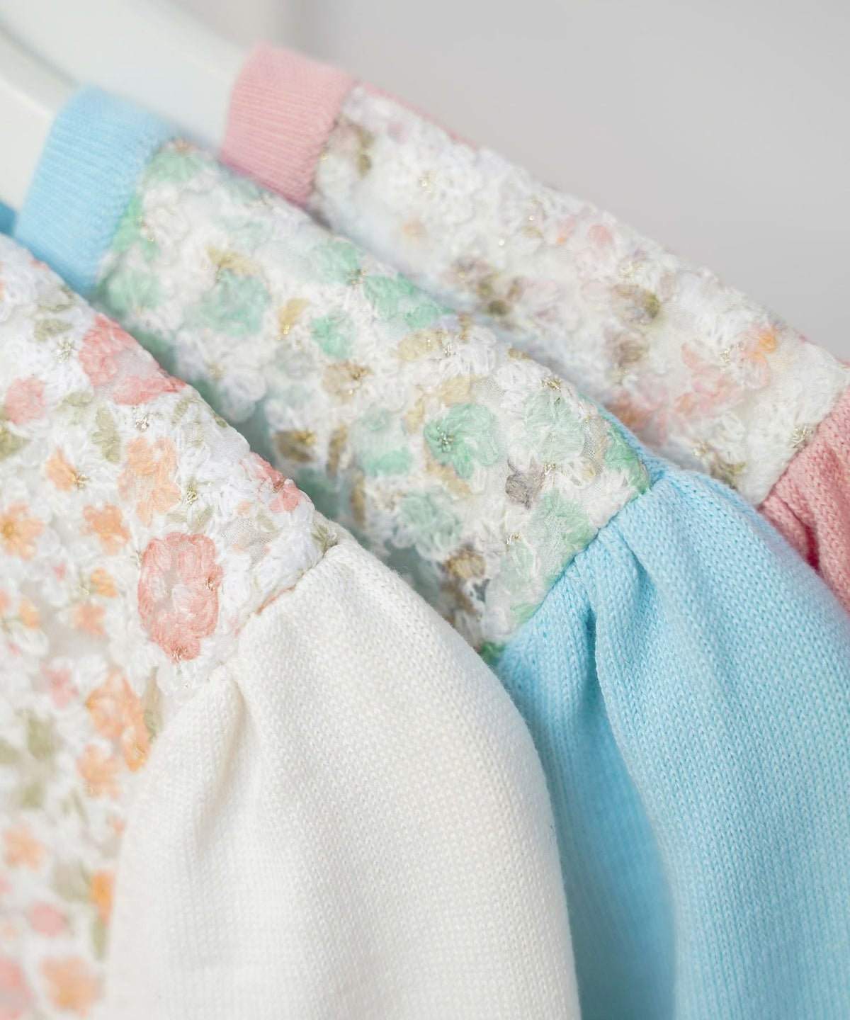 ウォッシャブル ニット カーディガン レディース トップス かわいい きれいめ 大人 オフィス 上品 花柄 白 ジョイントスペース