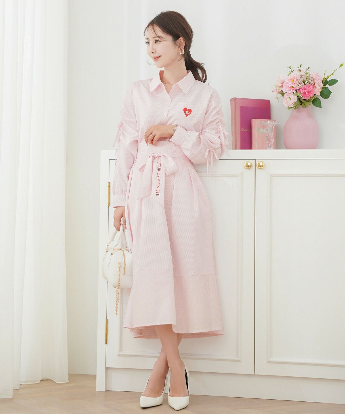 レディース/ボトムス/スカート/フレアスカート/ストライプ柄/刺繍/ロゴ/タック/ポケット/清涼感/春/夏/リボン/ピンク/サックス