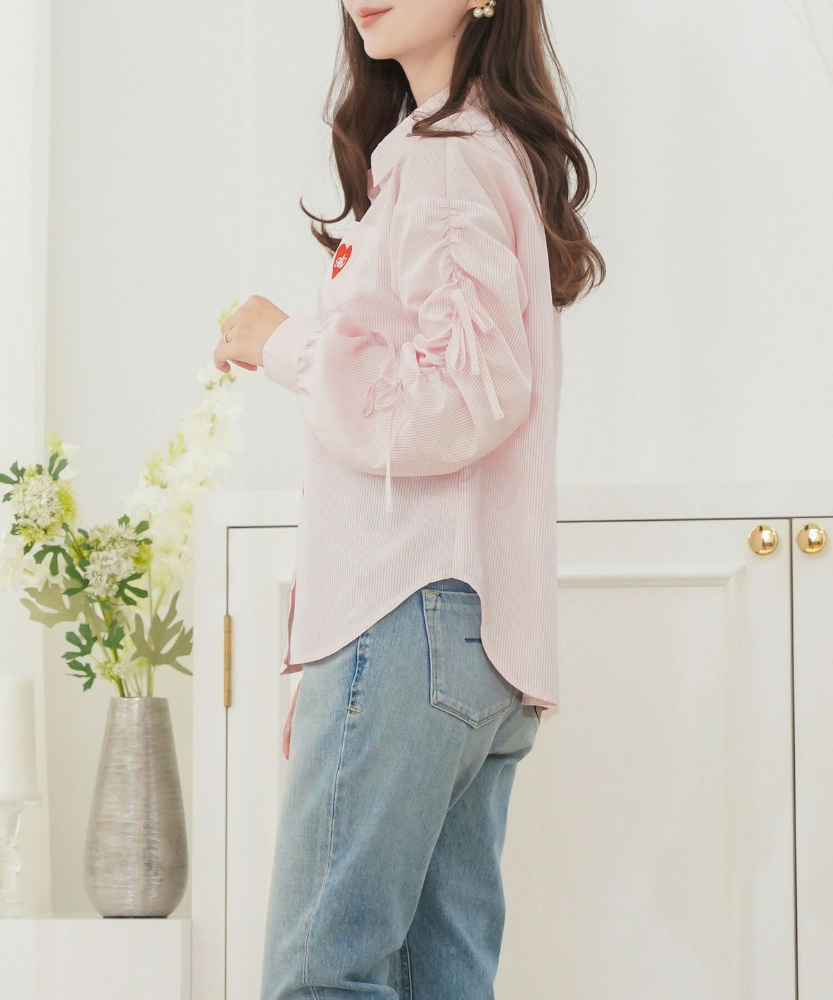レディース/シャツ/ブラウス/襟/刺繍/リボン/春/夏/パワショル/ハート/ストライプ/カジュアル/ギャザー/ポケット/涼し気/サックス/ピンク/可愛い/フェミニン