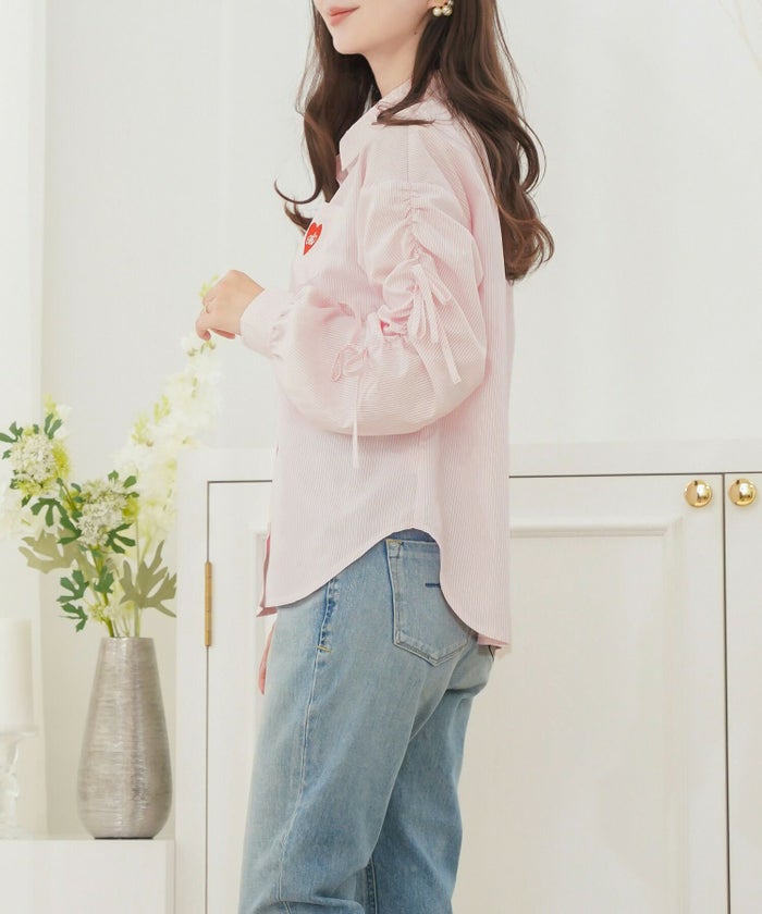 レディース/シャツ/ブラウス/襟/刺繍/リボン/春/夏/パワショル/ハート/ストライプ/カジュアル/ギャザー/ポケット/涼し気/サックス/ピンク/可愛い/フェミニン