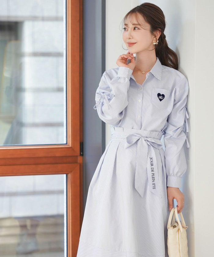 レディース/シャツ/ブラウス/襟/刺繍/リボン/春/夏/パワショル/ハート/ストライプ/カジュアル/ギャザー/ポケット/涼し気/サックス/ピンク/可愛い/フェミニン