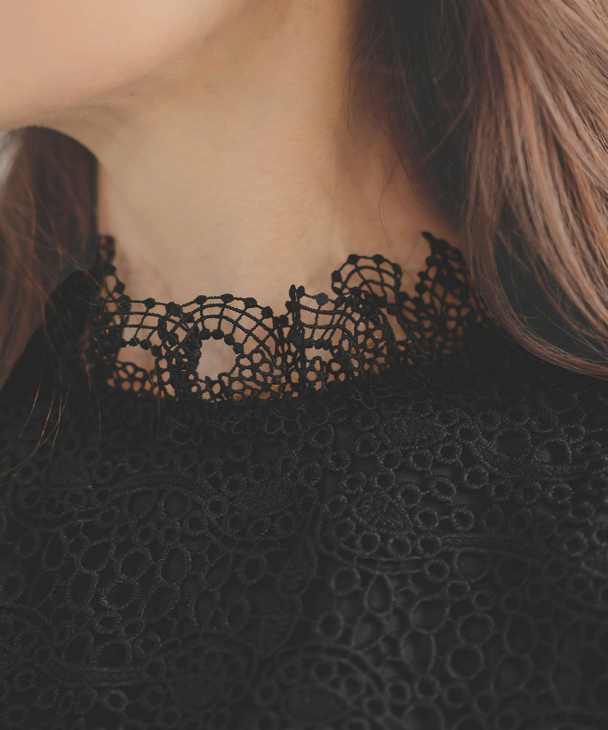 手洗い可レーススタンドカラーおしゃれフェミニン透け感上品きれいめオケージョン長袖白黒ジョイントスペース