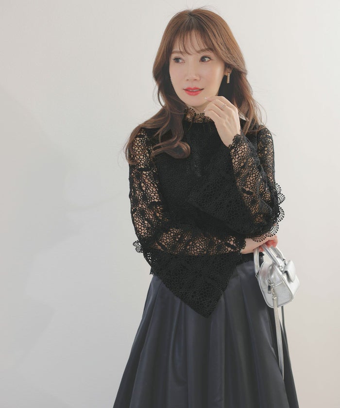 手洗い可レーススタンドカラーおしゃれフェミニン透け感上品きれいめオケージョン長袖白黒ジョイントスペース