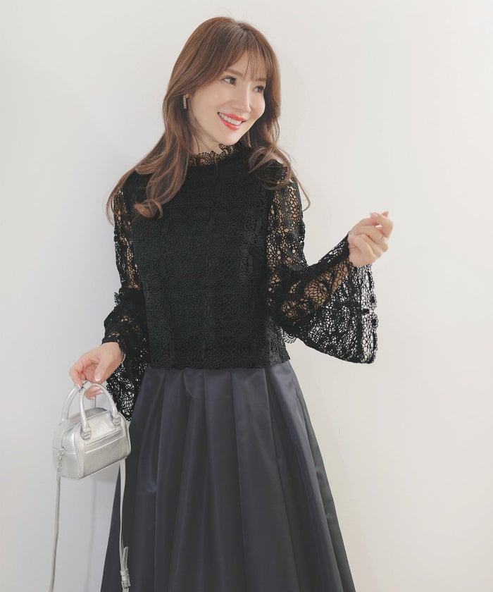 手洗い可レーススタンドカラーおしゃれフェミニン透け感上品きれいめオケージョン長袖白黒ジョイントスペース