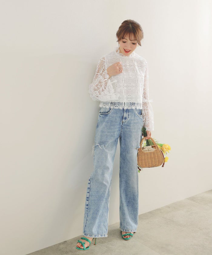 手洗い可レーススタンドカラーおしゃれフェミニン透け感上品きれいめオケージョン長袖白黒ジョイントスペース