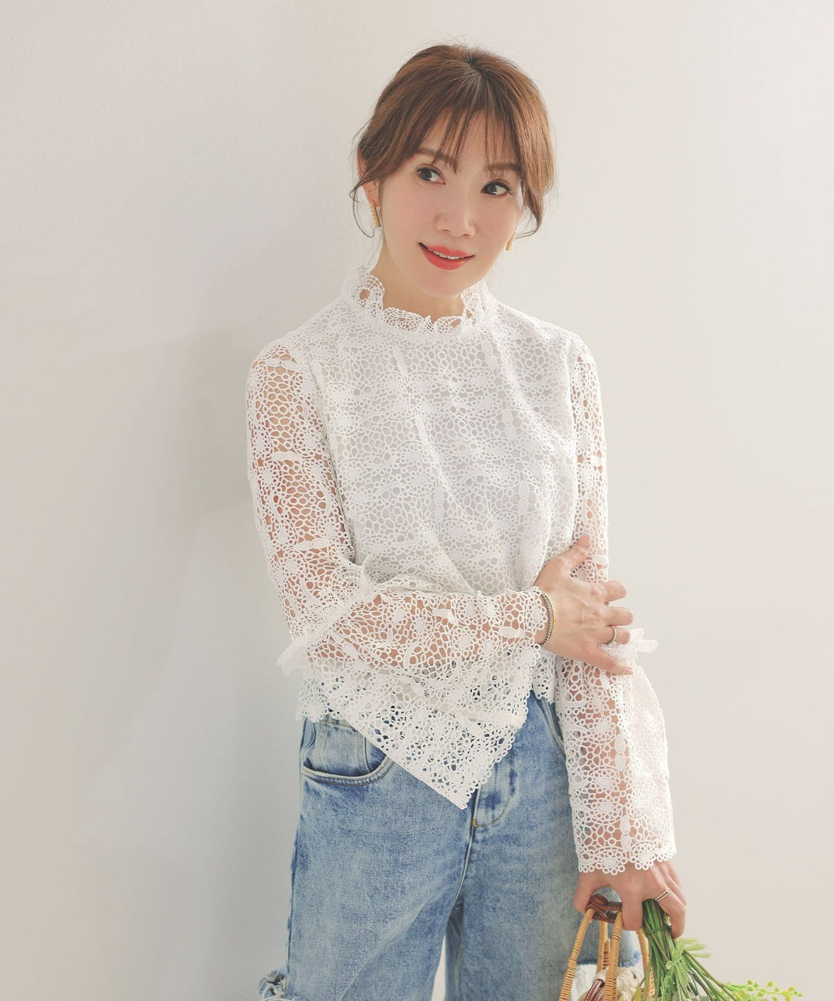 手洗い可レーススタンドカラーおしゃれフェミニン透け感上品きれいめオケージョン長袖白黒ジョイントスペース