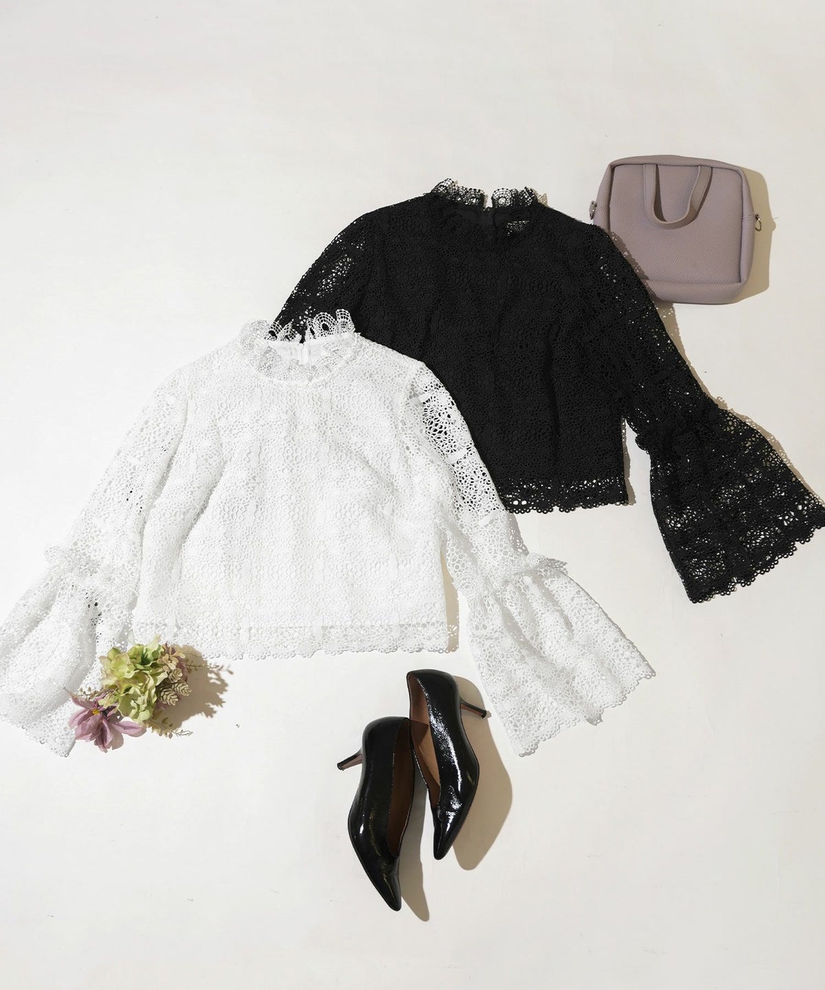 手洗い可レーススタンドカラーおしゃれフェミニン透け感上品きれいめオケージョン長袖白黒ジョイントスペース