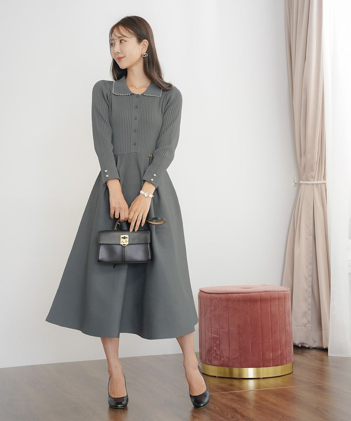 レディース/ワンピース/ニットワンピース/ニット/襟/パール/トリム/長袖/ロング/ミモレ/フレアシルエット/タック/前あき/ピンクベージュ/ブルーグレー/ネイビー/上品/エレガント/フェミニン/大人/新色/チャコール/ベージュ/エクリュ