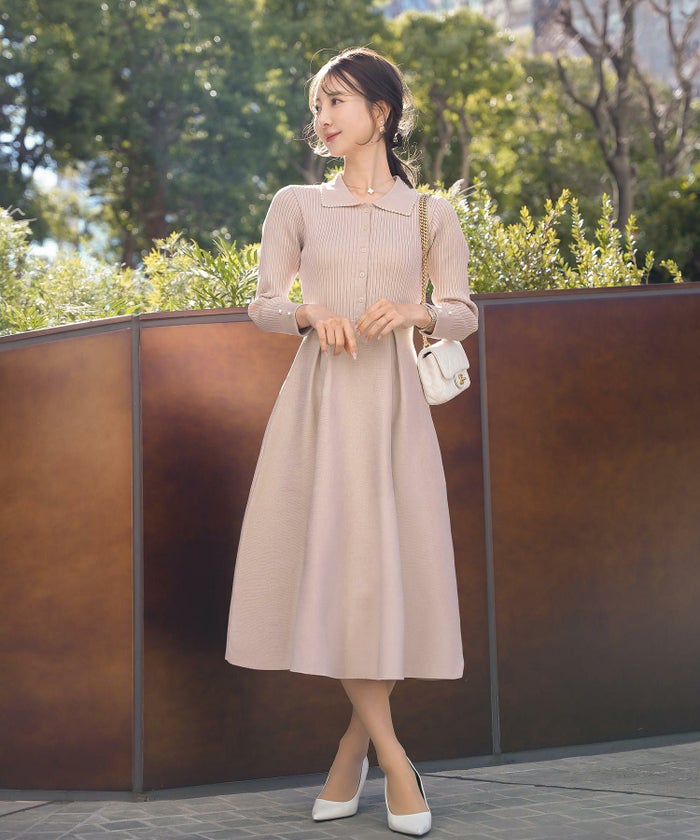 レディース/ワンピース/ニットワンピース/ニット/襟/パール/トリム/長袖/ロング/ミモレ/フレアシルエット/タック/前あき/ピンクベージュ/ブルーグレー/ネイビー/上品/エレガント/フェミニン/大人/新色/チャコール/ベージュ/エクリュ