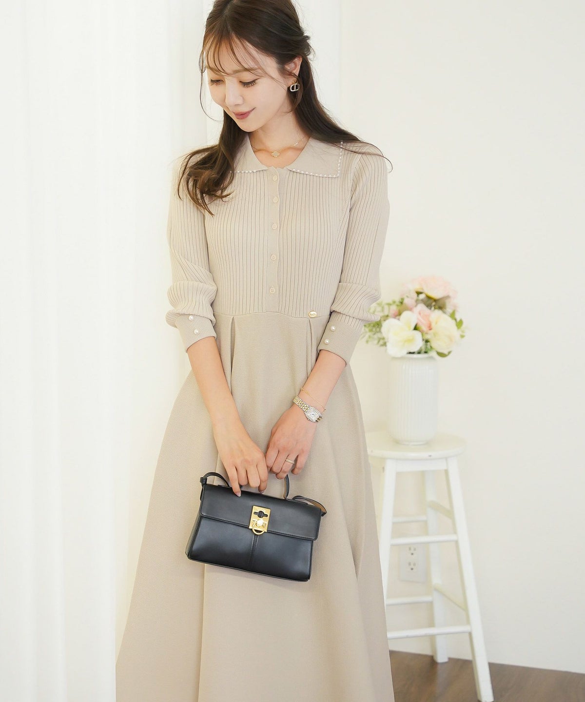 レディース/ワンピース/ニットワンピース/ニット/襟/パール/トリム/長袖/ロング/ミモレ/フレアシルエット/タック/前あき/ピンクベージュ/ブルーグレー/ネイビー/上品/エレガント/フェミニン/大人/新色/チャコール/ベージュ/エクリュ