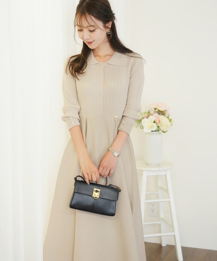 レディース/ワンピース/ニットワンピース/ニット/襟/パール/トリム/長袖/ロング/ミモレ/フレアシルエット/タック/前あき/ピンクベージュ/ブルーグレー/ネイビー/上品/エレガント/フェミニン/大人/新色/チャコール/ベージュ/エクリュ