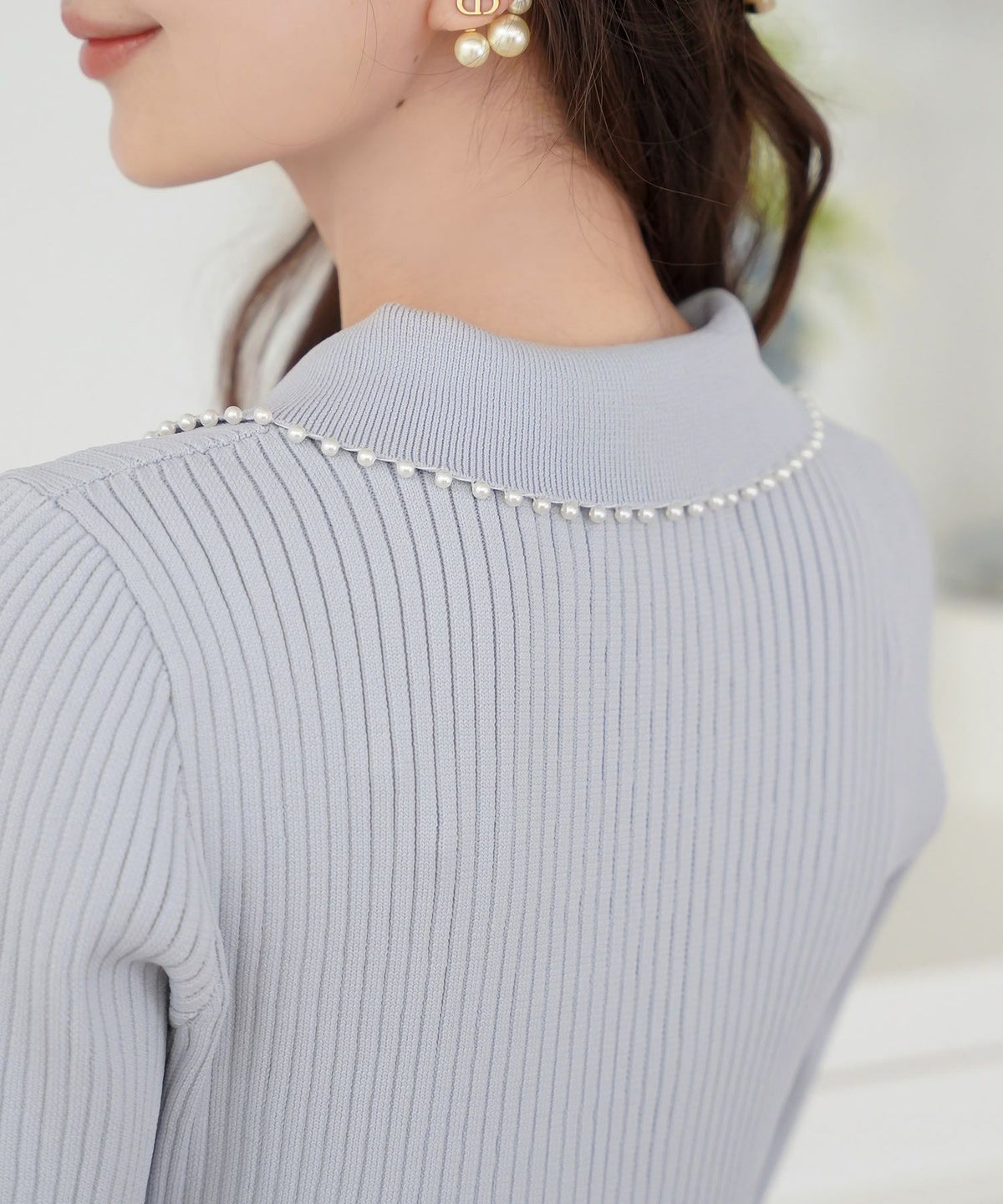 レディース/ワンピース/ニットワンピース/ニット/襟/パール/トリム/長袖/ロング/ミモレ/フレアシルエット/タック/前あき/ピンクベージュ/ブルーグレー/ネイビー/上品/エレガント/フェミニン/大人/新色/チャコール/ベージュ/エクリュ