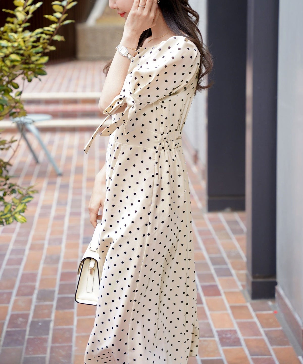 レディース/ワンピース/リネン/麻/袖リボン/リボン/デザイン/フロントファスナー/授乳/ママ/デイリー/お出かけ/普段/日常/ランチ/春/夏/ドット柄/ドット/プリント/アイボリー/ダスティピンク/ブラック/フェミニン/上品/エレガント/かわいい/大人