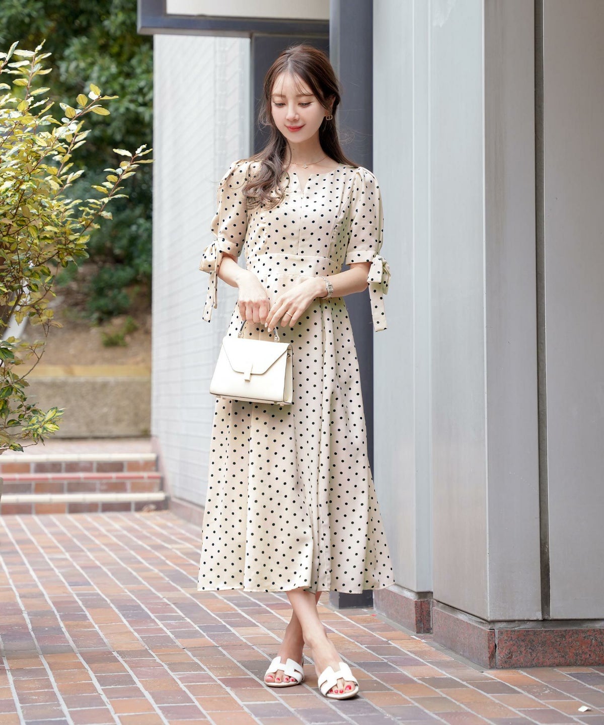 レディース/ワンピース/リネン/麻/袖リボン/リボン/デザイン/フロントファスナー/授乳/ママ/デイリー/お出かけ/普段/日常/ランチ/春/夏/ドット柄/ドット/プリント/アイボリー/ダスティピンク/ブラック/フェミニン/上品/エレガント/かわいい/大人