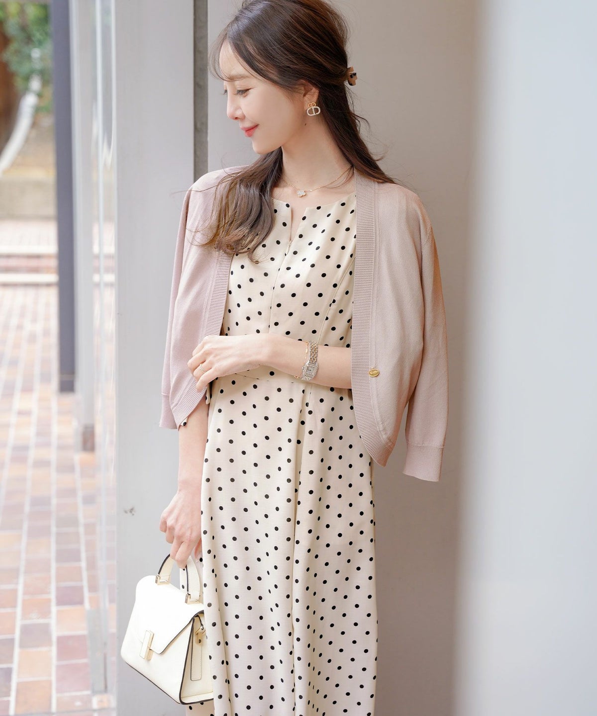 レディース/ワンピース/リネン/麻/袖リボン/リボン/デザイン/フロントファスナー/授乳/ママ/デイリー/お出かけ/普段/日常/ランチ/春/夏/ドット柄/ドット/プリント/アイボリー/ダスティピンク/ブラック/フェミニン/上品/エレガント/かわいい/大人