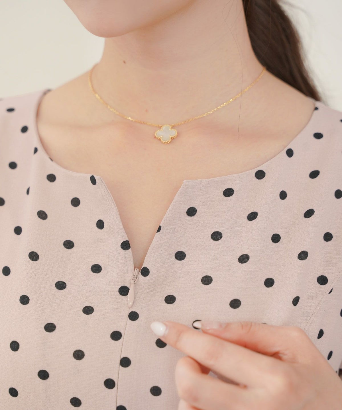 レディース/ワンピース/リネン/麻/袖リボン/リボン/デザイン/フロントファスナー/授乳/ママ/デイリー/お出かけ/普段/日常/ランチ/春/夏/ドット柄/ドット/プリント/アイボリー/ダスティピンク/ブラック/フェミニン/上品/エレガント/かわいい/大人