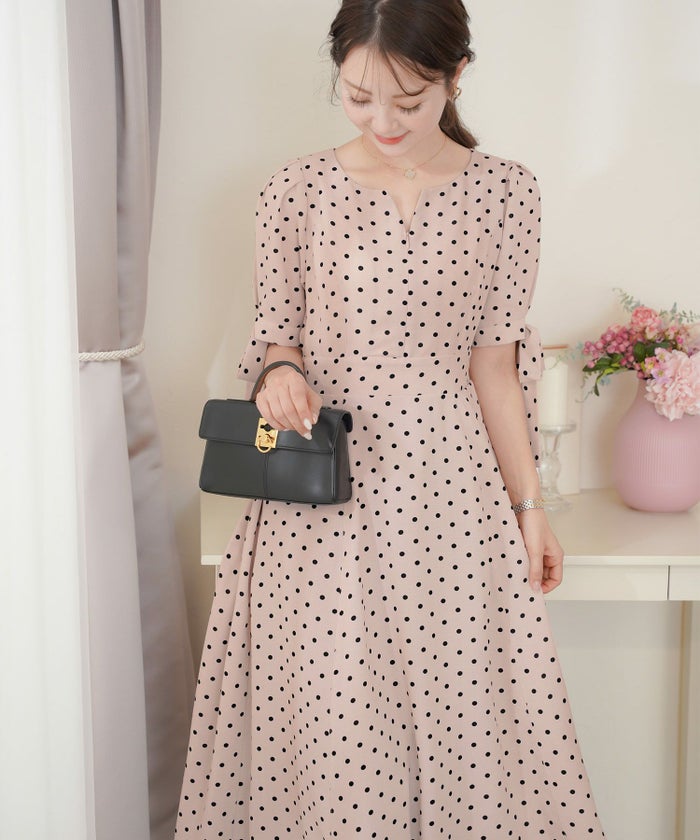 レディース/ワンピース/リネン/麻/袖リボン/リボン/デザイン/フロントファスナー/授乳/ママ/デイリー/お出かけ/普段/日常/ランチ/春/夏/ドット柄/ドット/プリント/アイボリー/ダスティピンク/ブラック/フェミニン/上品/エレガント/かわいい/大人
