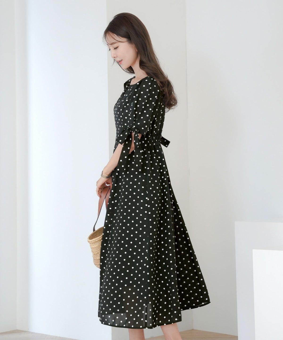 レディース/ワンピース/リネン/麻/袖リボン/リボン/デザイン/フロントファスナー/授乳/ママ/デイリー/お出かけ/普段/日常/ランチ/春/夏/ドット柄/ドット/プリント/アイボリー/ダスティピンク/ブラック/フェミニン/上品/エレガント/かわいい/大人