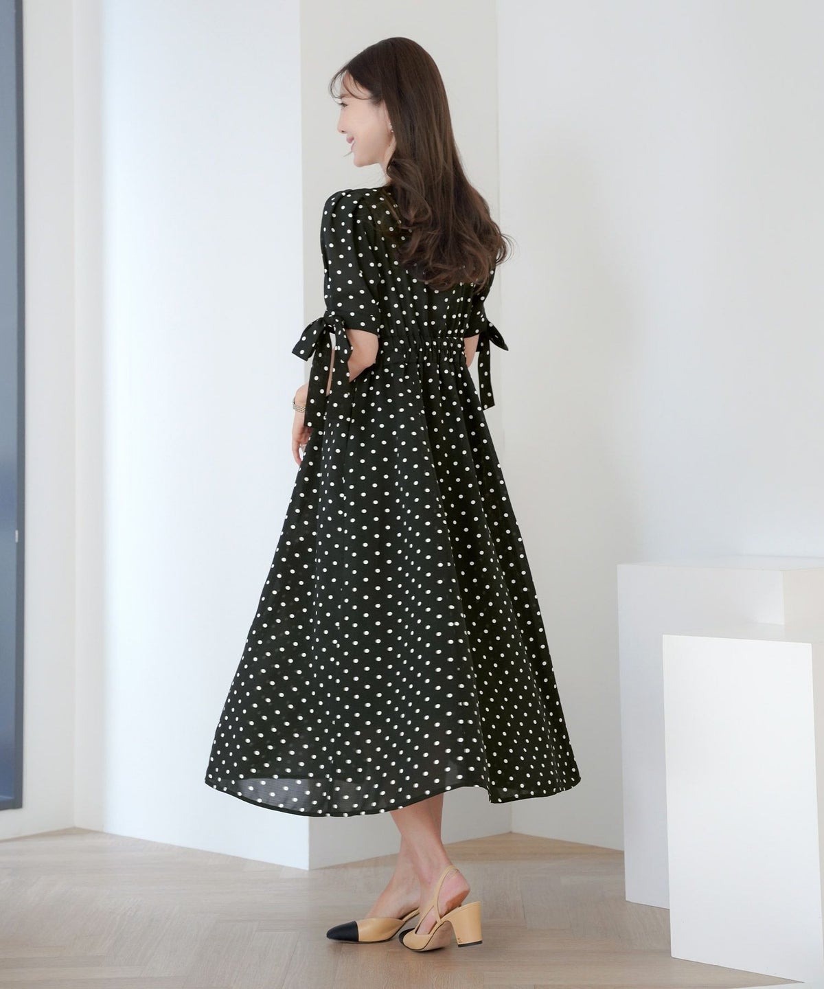 レディース/ワンピース/リネン/麻/袖リボン/リボン/デザイン/フロントファスナー/授乳/ママ/デイリー/お出かけ/普段/日常/ランチ/春/夏/ドット柄/ドット/プリント/アイボリー/ダスティピンク/ブラック/フェミニン/上品/エレガント/かわいい/大人