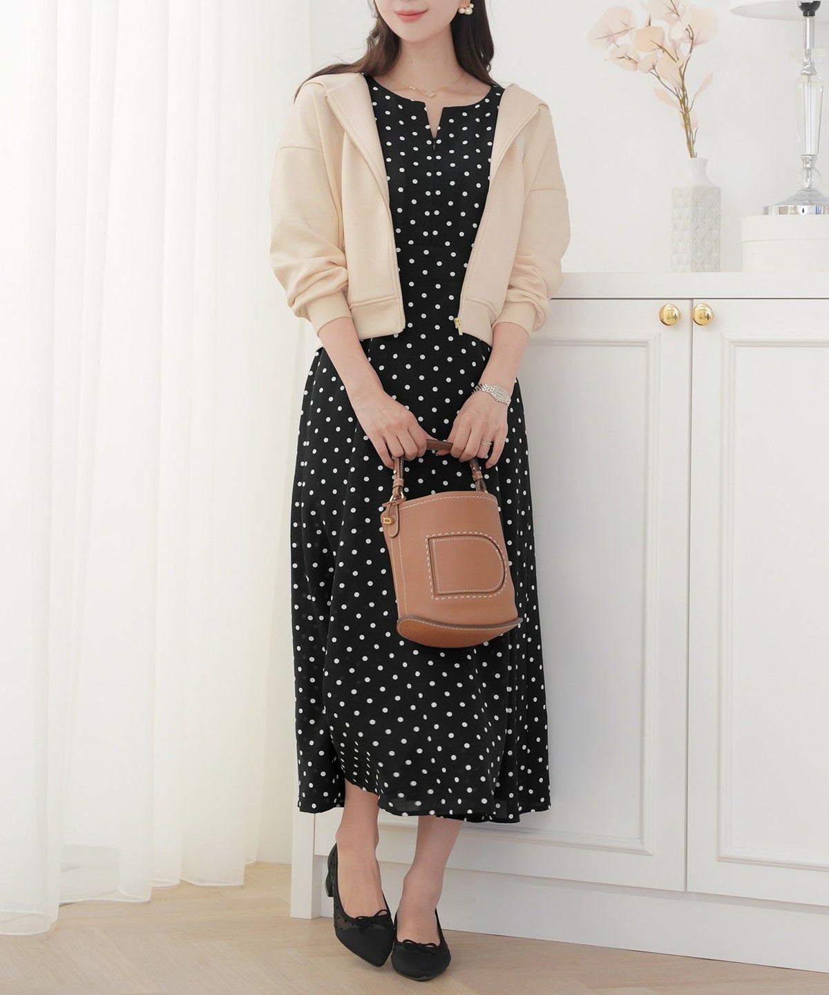 レディース/ワンピース/リネン/麻/袖リボン/リボン/デザイン/フロントファスナー/授乳/ママ/デイリー/お出かけ/普段/日常/ランチ/春/夏/ドット柄/ドット/プリント/アイボリー/ダスティピンク/ブラック/フェミニン/上品/エレガント/かわいい/大人