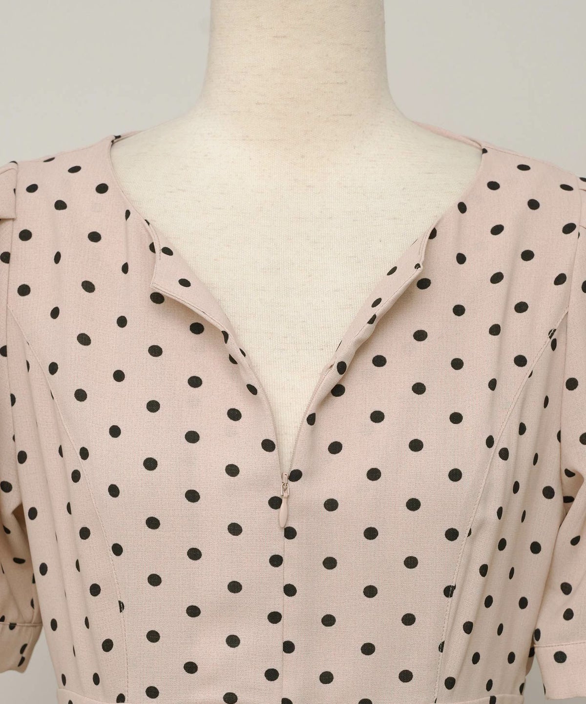 レディース/ワンピース/リネン/麻/袖リボン/リボン/デザイン/フロントファスナー/授乳/ママ/デイリー/お出かけ/普段/日常/ランチ/春/夏/ドット柄/ドット/プリント/アイボリー/ダスティピンク/ブラック/フェミニン/上品/エレガント/かわいい/大人