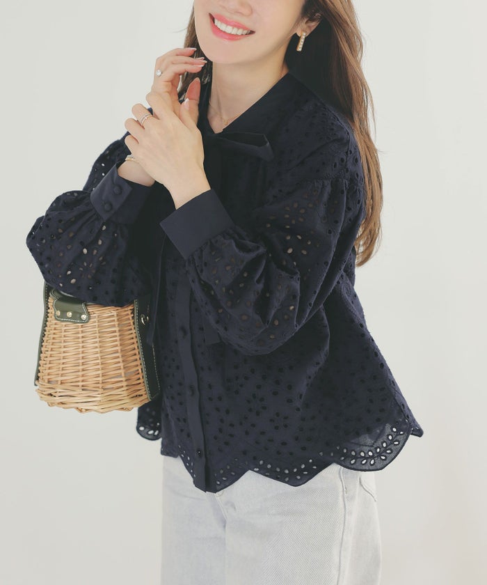 手洗い可体型カバーオフィス裾カットくるみ釦おしゃれフェミニン上品大人可愛いきれいめ春白黒ジョイントスペース