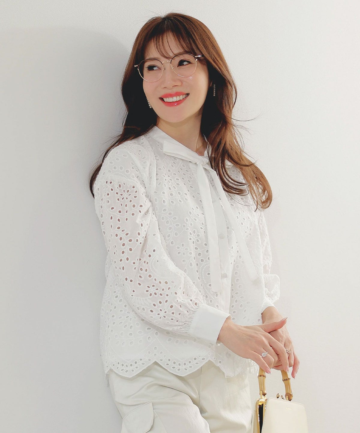 手洗い可体型カバーオフィス裾カットくるみ釦おしゃれフェミニン上品大人可愛いきれいめ春白黒ジョイントスペース