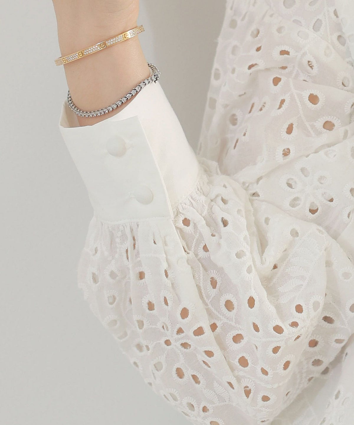 手洗い可体型カバーオフィス裾カットくるみ釦おしゃれフェミニン上品大人可愛いきれいめ春白黒ジョイントスペース