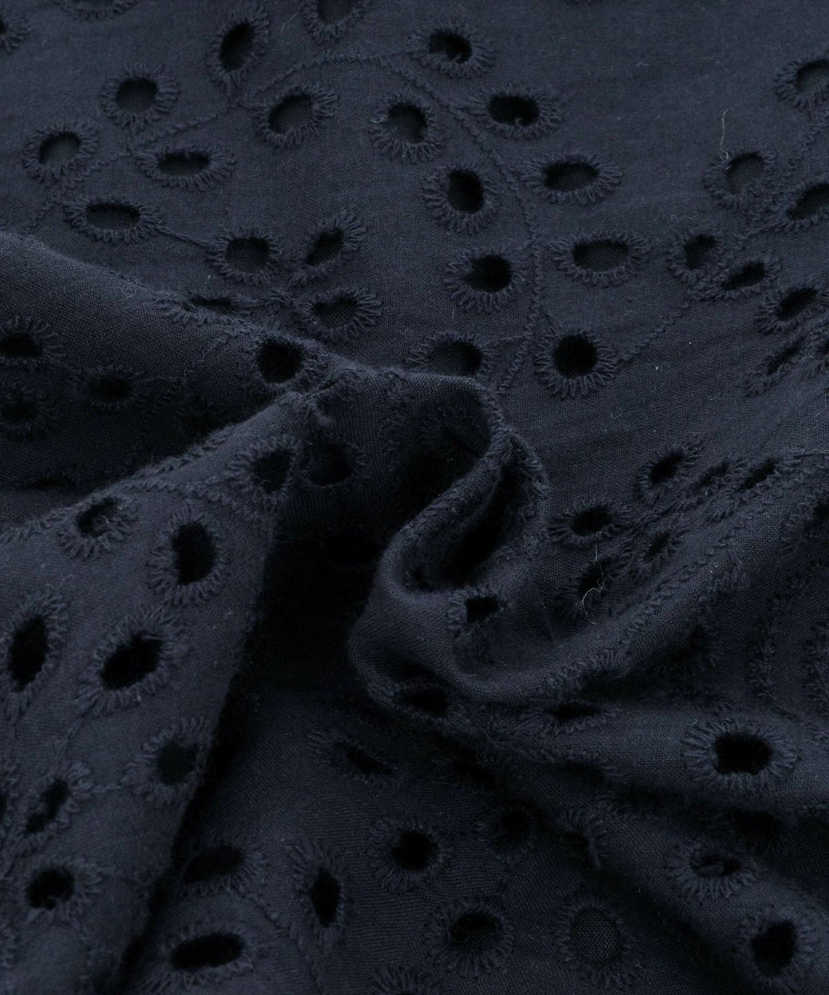 手洗い可体型カバーオフィス裾カットくるみ釦おしゃれフェミニン上品大人可愛いきれいめ春白黒ジョイントスペース