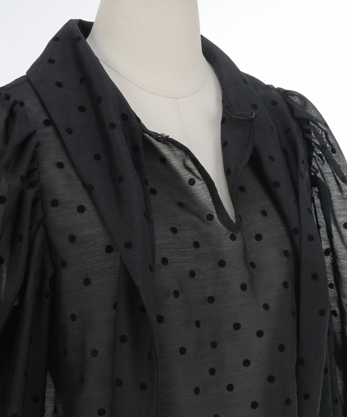 手洗い可オケージョンオフィス学校行事おしゃれフェミニン透け感上品きれいめ長袖白黒ジョイントスペース