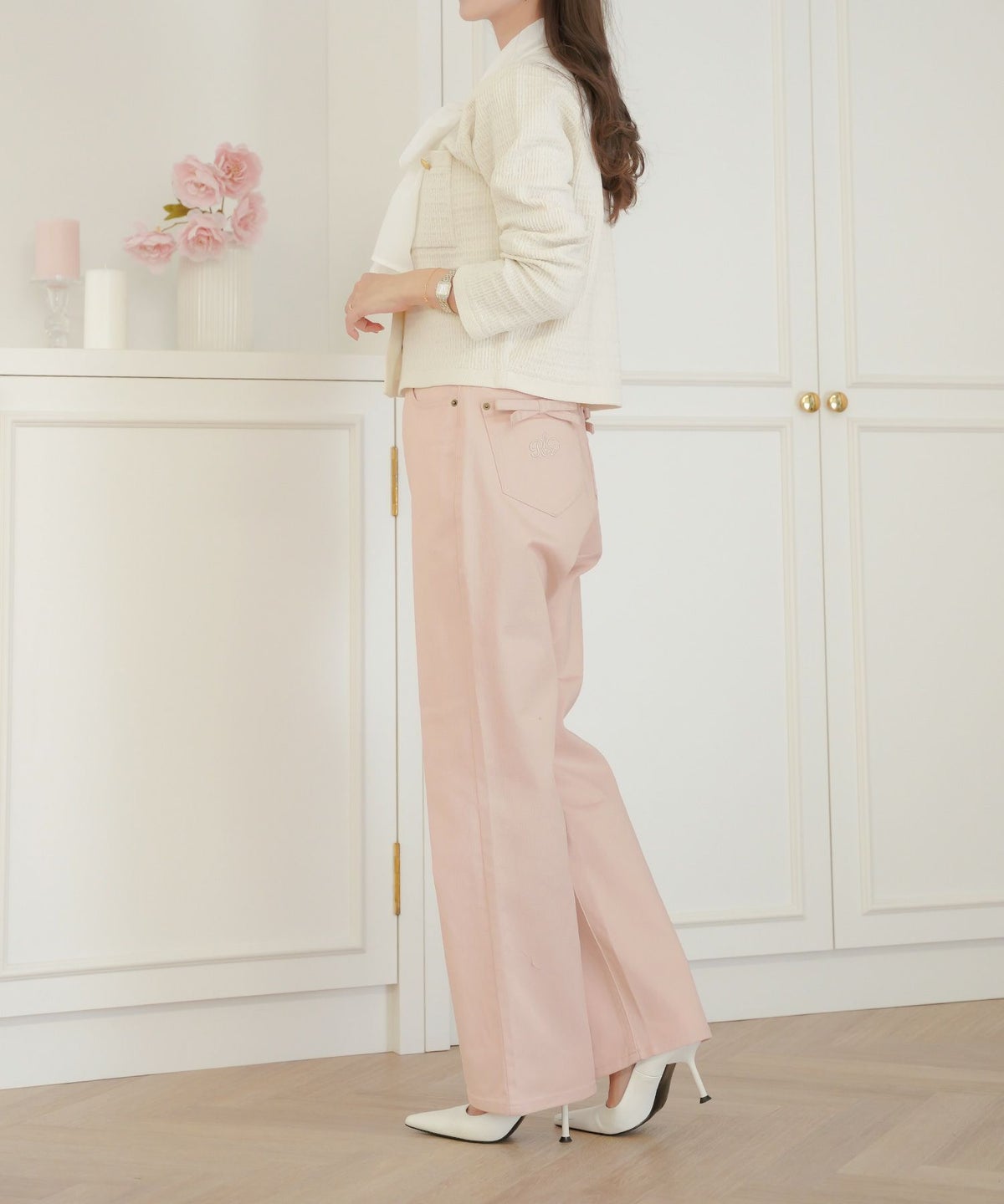 レディース/ボトムス/パンツ/デニムパンツ/ウエスト調整/ゴム/伸縮性/ストレッチ/刺繍/リボン/ライトブルー/ピンク/インディゴ/ネイビー/トレンド/ポケット/フルレングス/カジュアル/フェミニン/エレガント/上品/ママ/公園/夏/春/秋/冬/オールシーズン/かわいい