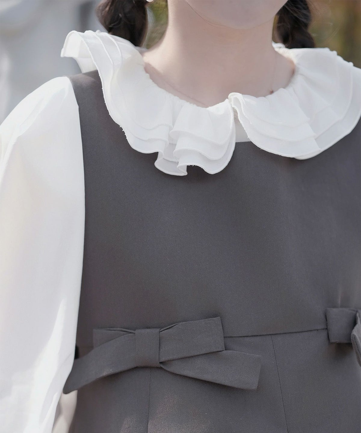 フリルカラー ボリュームスリーブ ドールライク レイヤード ホワイト/チャコール/M