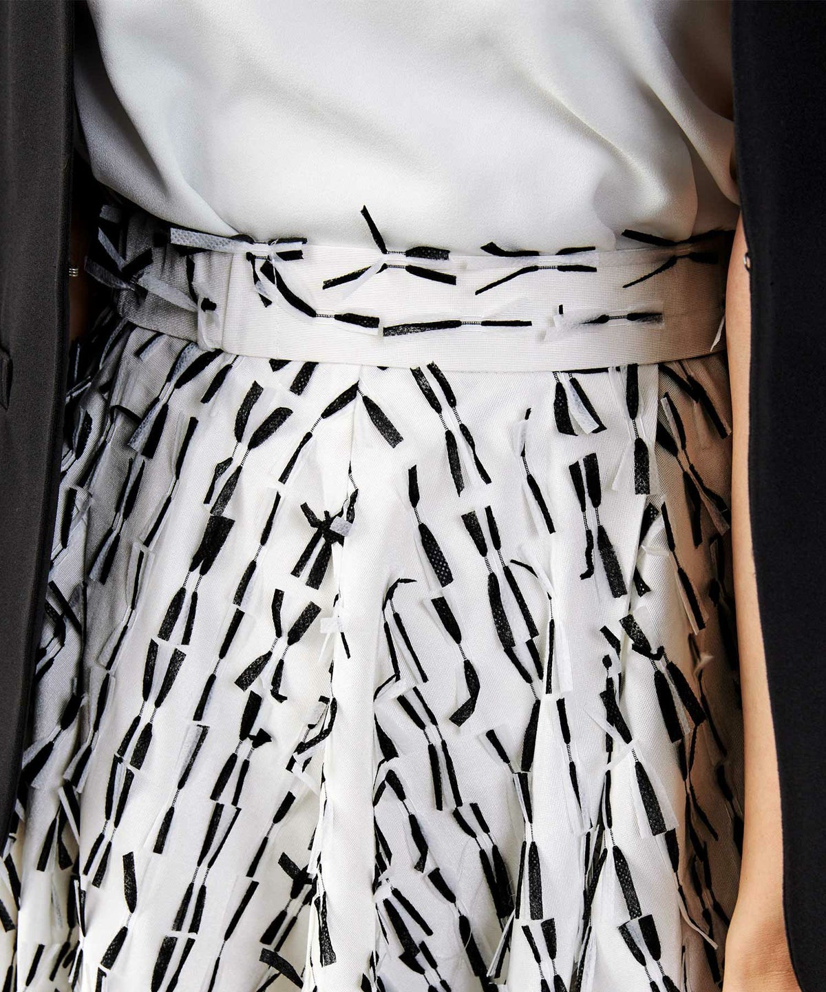 手洗い可上品きれいめエレガントフリンジモノトーン白黒ふんわりジョイントスペース