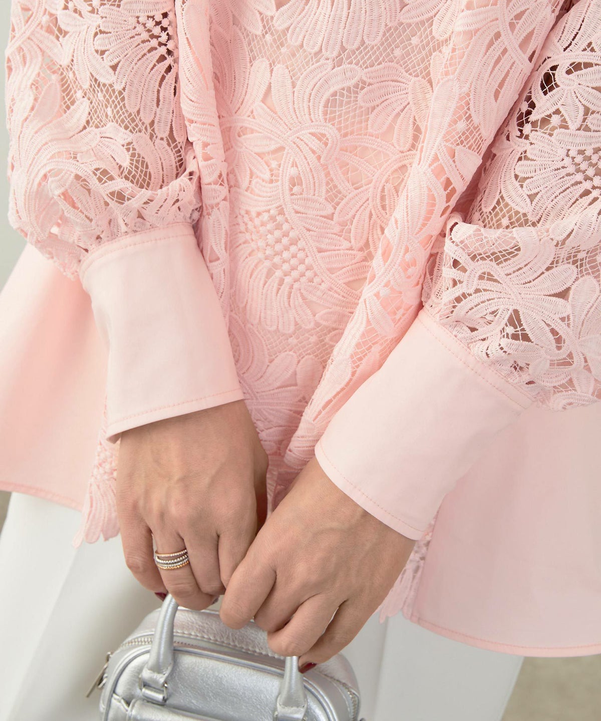 新色追加 手洗い可 オフィス おしゃれ フェミニン 透け感 涙開き カフス 上品 きれいめ 長袖 白 ジョイントスペース