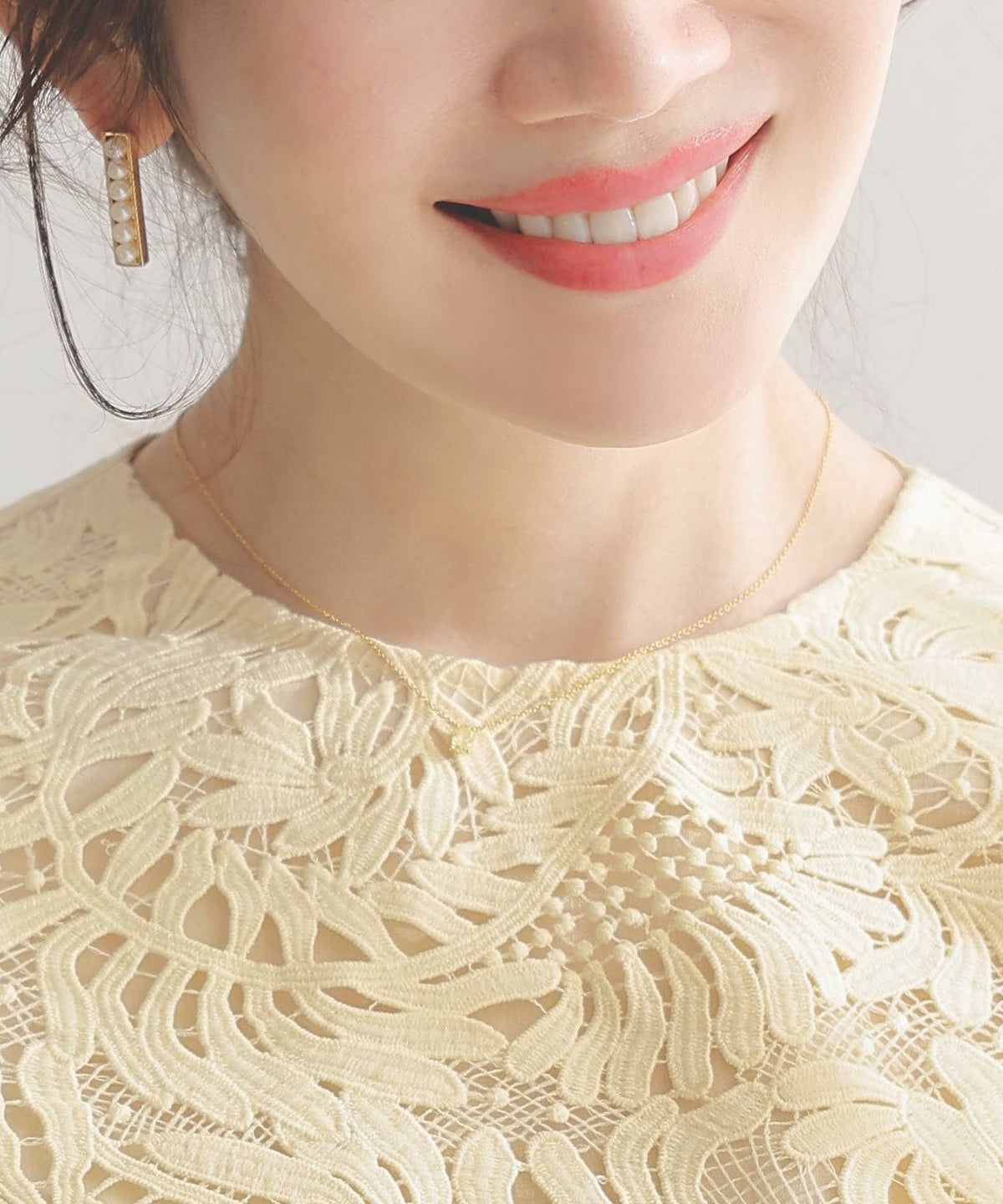 新色追加 手洗い可 オフィス おしゃれ フェミニン 透け感 涙開き カフス 上品 きれいめ 長袖 白 ジョイントスペース