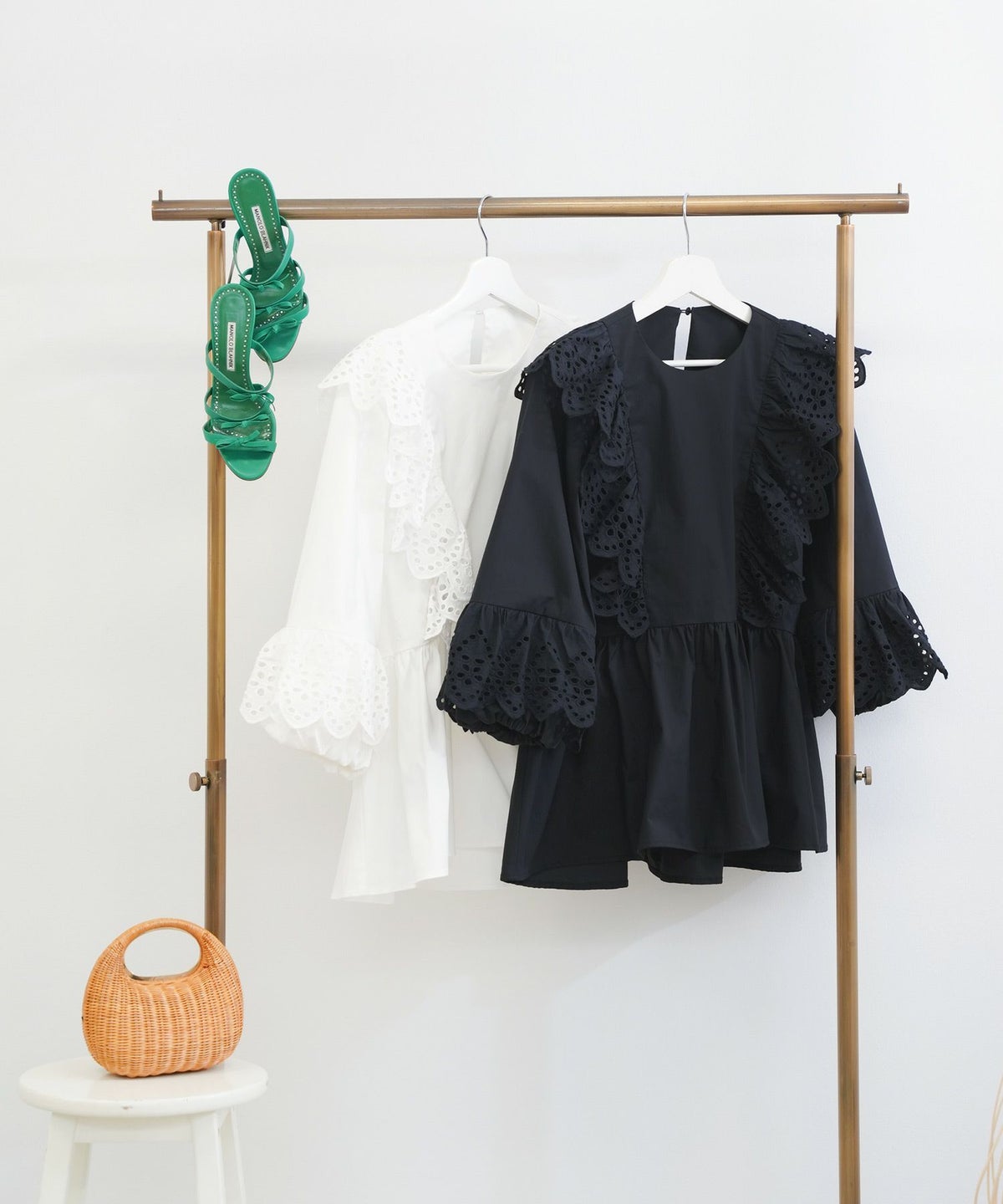 手洗い可体型カバーイレヘムフリルおしゃれフェミニン上品大人可愛いきれいめ春白ジョイントスペース