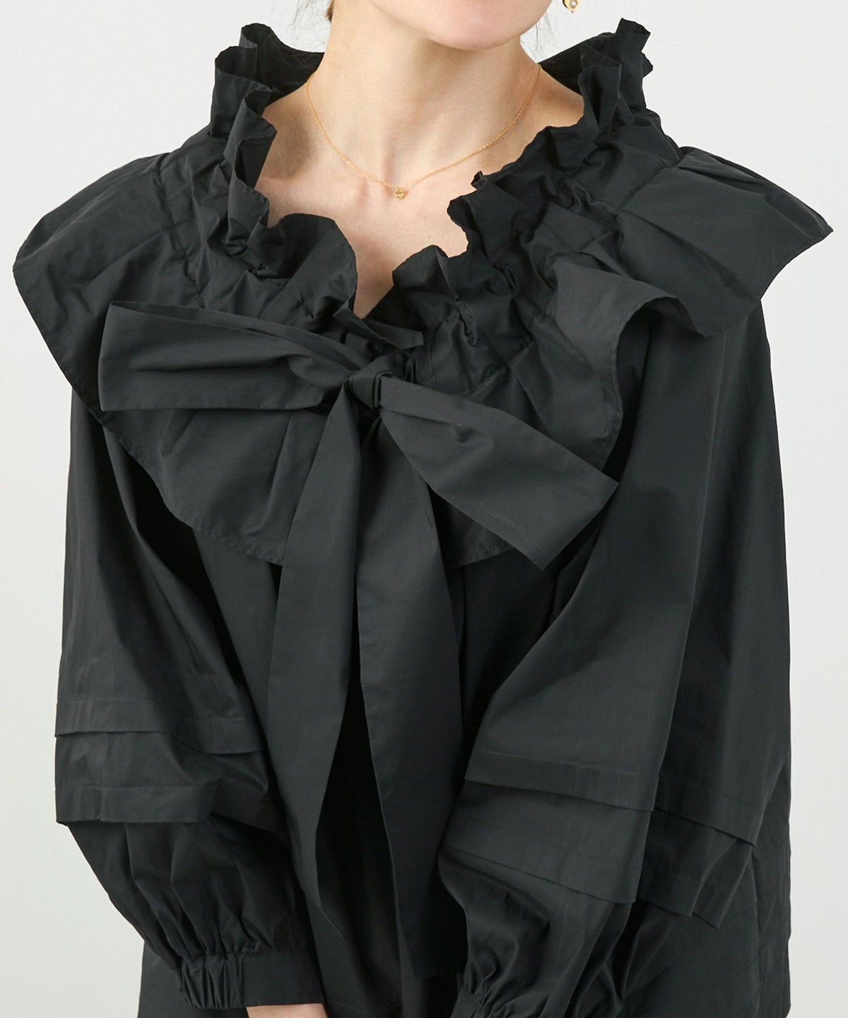 手洗い可体型カバーオフィスおしゃれフェミニン上品大人可愛いきれいめ春白黒ジョイントスペース