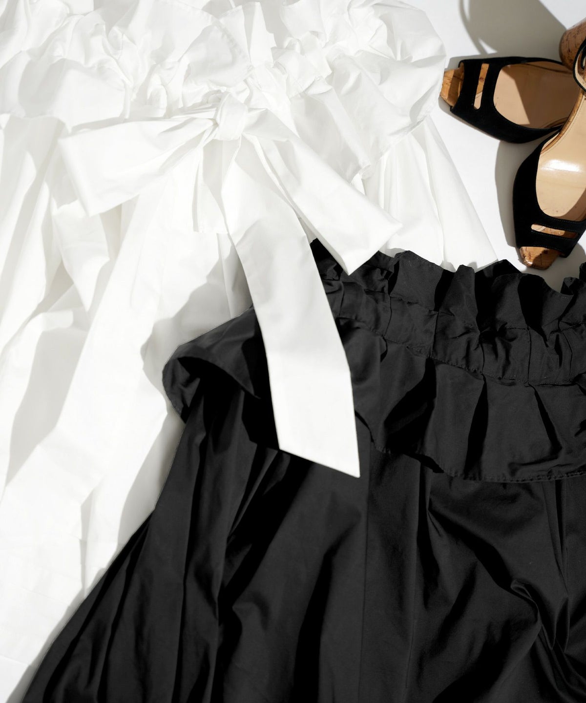 手洗い可体型カバーオフィスおしゃれフェミニン上品大人可愛いきれいめ春白黒ジョイントスペース